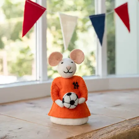 Decoratiemuis met Voetbal Vilt - Handgemaakte Fairtrade Decoratie - afbeelding 3