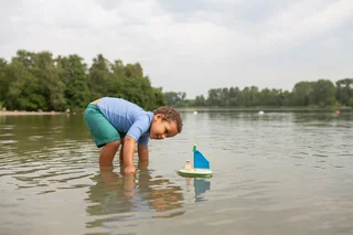 Houten Zeilboot – FSC Hout - Peuterspeelgoed – BS Toys - afbeelding 3