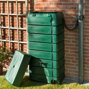 Kunststof regenton 276 liter - Donkergroen in de tuin