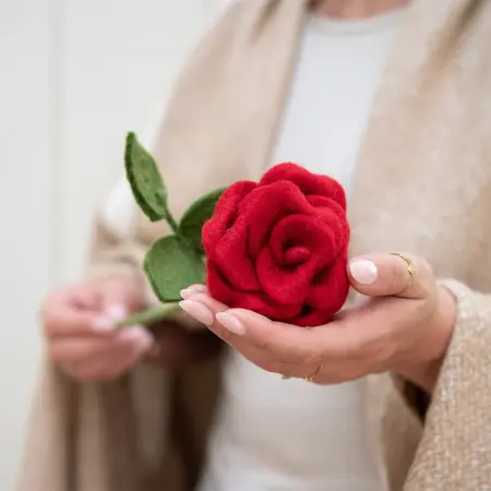 Roos Vilt Rood - Handgemaakte Fairtrade Decoratie - afbeelding 3