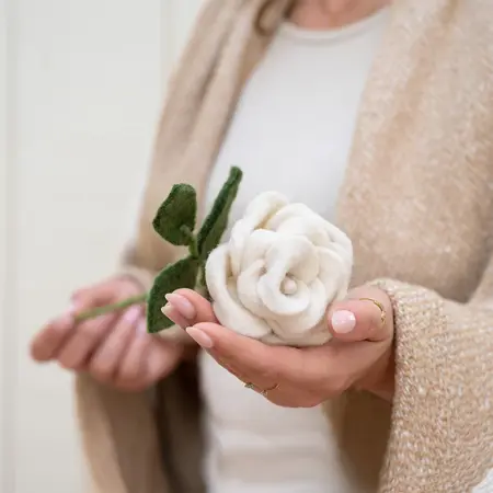 Roos Vilt Wit - Handgemaakte Fairtrade Decoratie - afbeelding 3