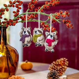 Sjaal met Verhaal Hanger Wasbeer Lichtgroen - Viltdecoratie - afbeelding 4