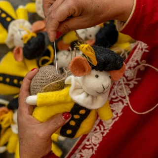 Sjaal met Verhaal Pietermuis Geel - afbeelding 3