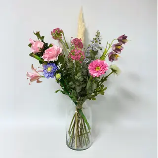 Zijden plukboeket met roos, lelie & delphinium – los en speels
